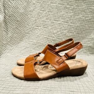 BareTraps felon brown tan Memory Foam Sandals Size 10